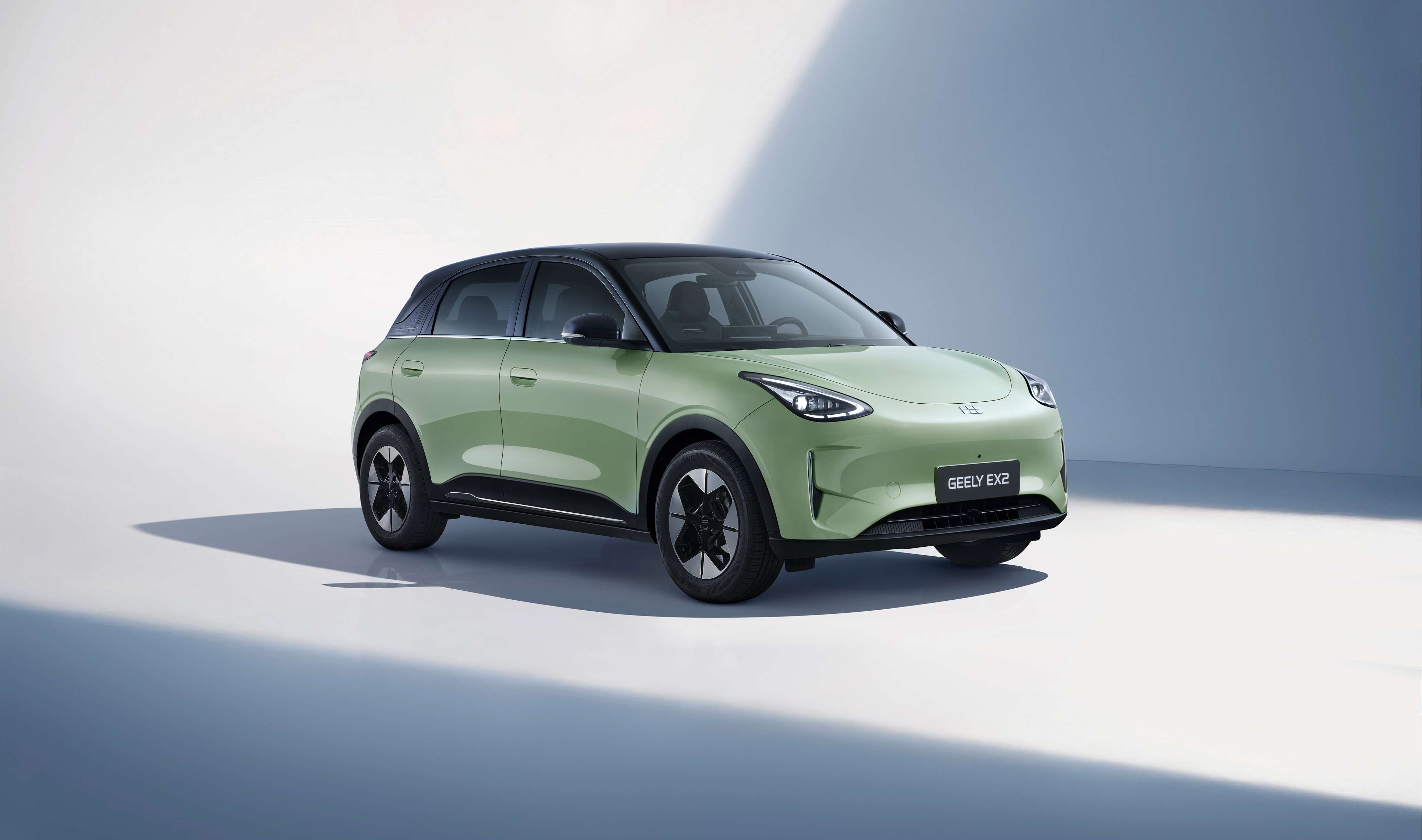 Geely EX2 ângulo 1